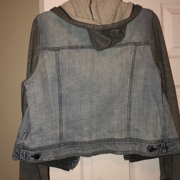 Like new American Eagle Jean Jacket! - Picture 3 of 3